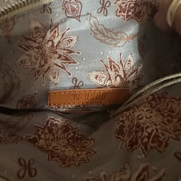 🌺 HOBO Crossbody bag, Wristlet Wallet 💕 - Picture 5 of 9